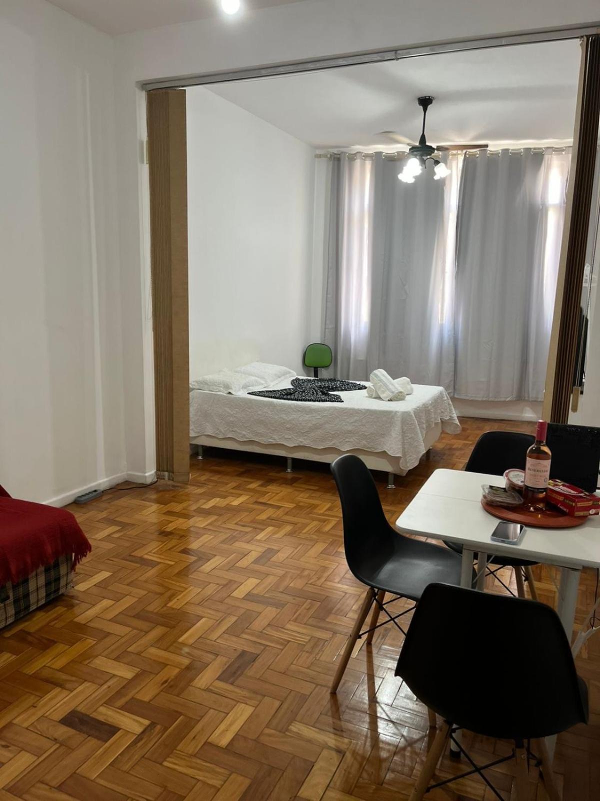 Apartment 10 Um Casal *